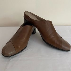 Munro Taupe Mule w Snakeskin Detail Sz 12